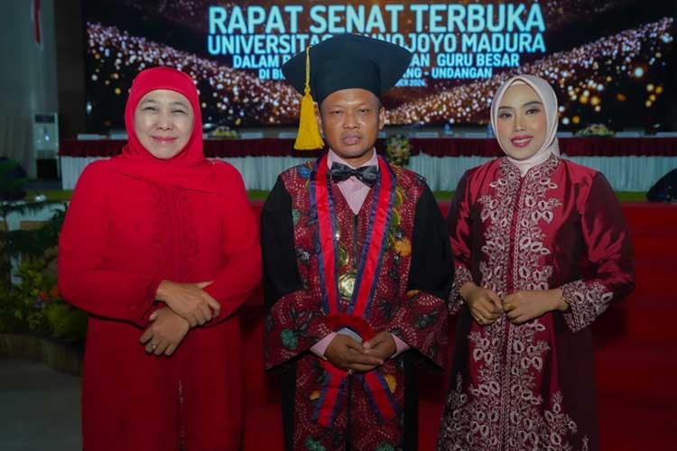 Khofifah Hadiri Pengukuhan Prof Dr Safi’ SH MH di Universitas Trunojoyo Madura