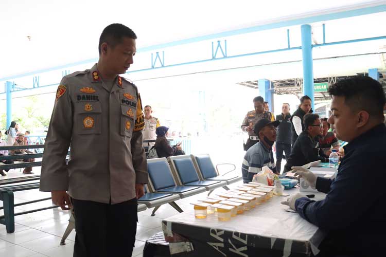 Polres Mojokerto Kota Gelar Ramp Check dan Tes Urin, Pastikan Kelancaran Pemudik Nataru 2025