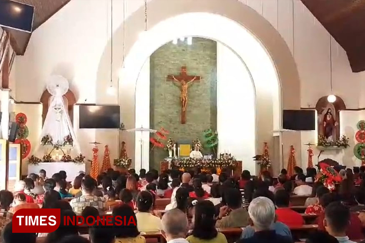 Ratusan Jemaat Antusias Hadiri Misa Natal di Gereja Katolik Hati Kudus Yesus Tasikmalaya