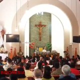 Ratusan Jemaat Antusias Hadiri Misa Natal di Gereja Katolik Hati Kudus Yesus Tasikmalaya