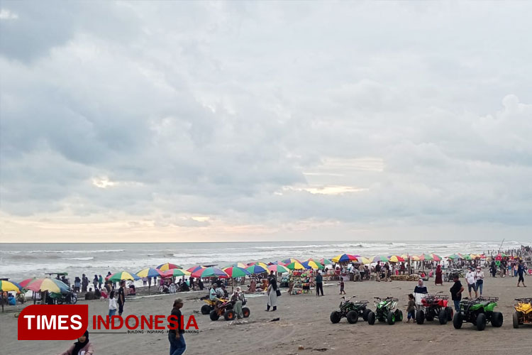 Ribuan Wisatawan Padati Pantai Parangtritis, Didominasi Wisatawan dari Luar DIY