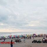 Ribuan Wisatawan Padati Pantai Parangtritis, Didominasi Wisatawan dari Luar DIY