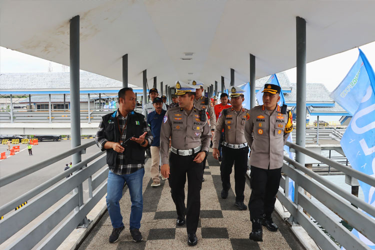 Pamatwil Kor Lantas Polri Tinjau Kelancaran Arus Nataru Pelabuhan Penyeberangan Ketapang Banyuwangi