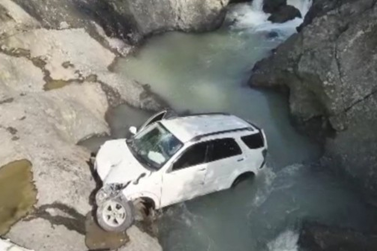 Sopir Ngantuk, Mobil Terjun ke Jurang di Sempor Kebumen