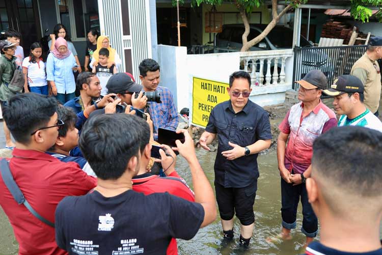 Pj Gubernur Adhy Gercep Tangani Banjir Pepelegi dan Sawotratap