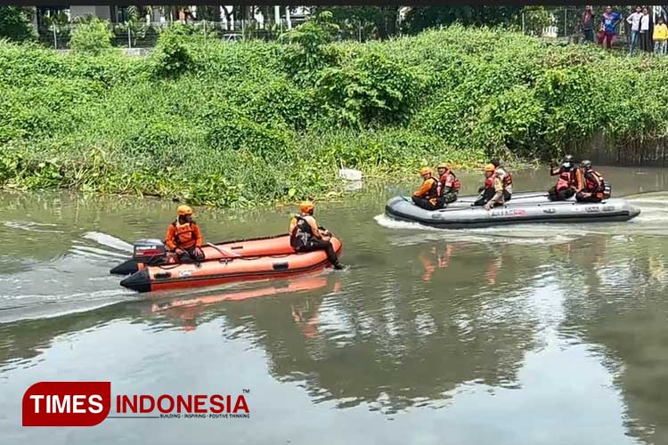 Balita Tercebur Selokan di Surabaya Hingga Kini Belum Ditemukan