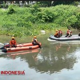 Balita Tercebur Selokan di Surabaya Hingga Kini Belum Ditemukan