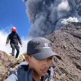 Viral! Pendaki Selamat dari Erupsi Gunung Raung, Momen Mencekam Terekam Kamera