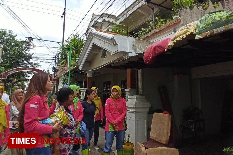 Founder IPIP Sambangi Warga Terdampak Banjir di Pepelegi Indah, Bagikan Sembako dan Tali Asih