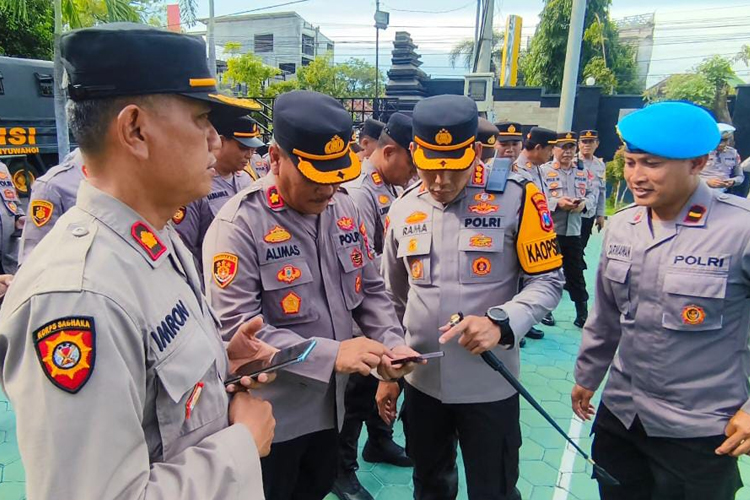 Zero Toleransi Judi Online, Polresta Banyuwangi Sidak HP Seluruh Anggota