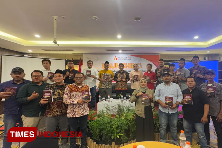 Catatkan Legacy, Bawaslu Gresik Luncurkan Buku Menjaga Demokrasi di Bumi Giri