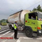 Polres Majalengka Lakukan Penyekatan Kendaraan Sumbu Tiga di Tol Cipali