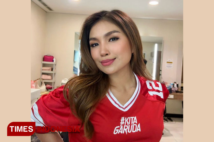 Pesona Ayaa Nufus, News Anchor Cantik yang Menyemarakkan Liputan Timnas Indonesia