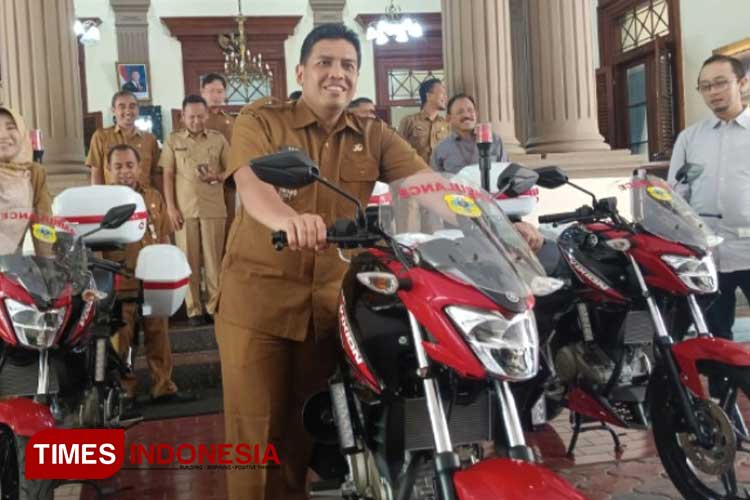 Bank Jatim Bondowoso Serahkan Tiga Motor Ambulan untuk Puskesmas Medan Sulit