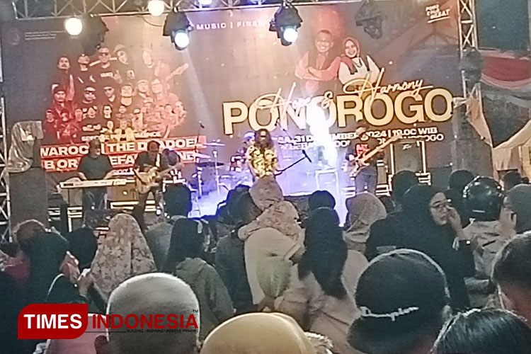 Forkopimda-Ponorogo-bersama-masyarakat-3.jpg