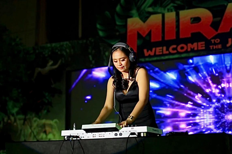 Keseruan-malam-tahun-baru-di-Mercure-Surabaya-Grand-Mirama.-C.jpg