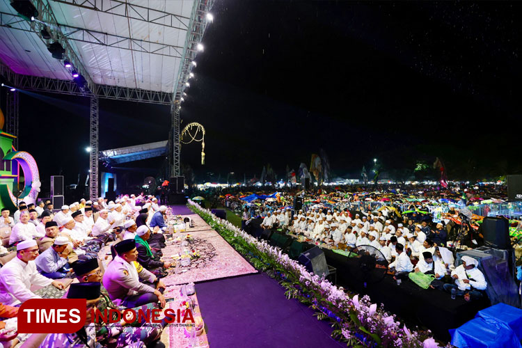 Banyuwangi Rayakan Pergantian Tahun dengan Sholawatan dan Doa Bersama