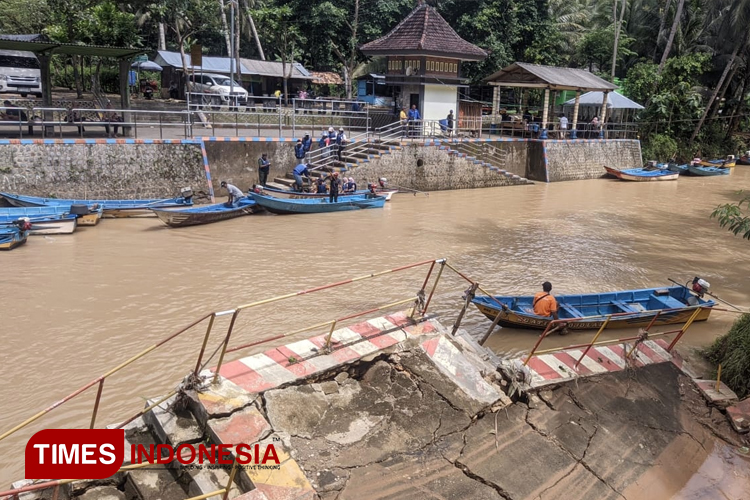 Kondisi Sungai Maron Pacitan saat musim hujan. (FOTO: Yusuf Arifai/TIMES Indonesia)