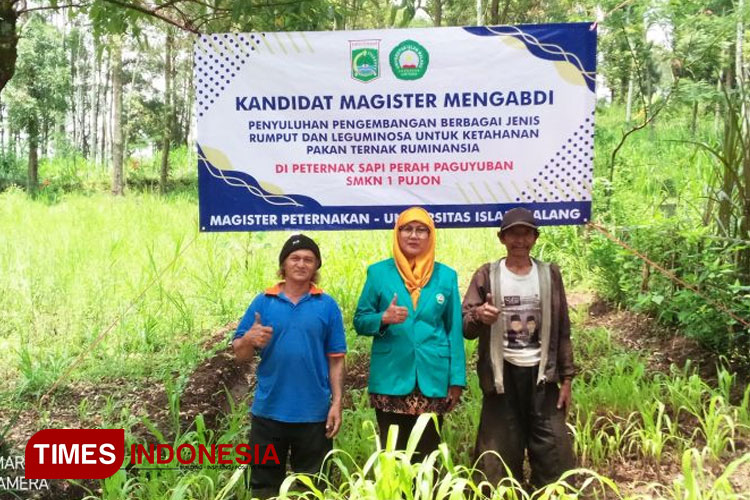 Mahasiswa KMM Unisma Malang gelar penyuluhan pengembangan berbagai jenis rumput dan leguminosa kepada Peternak Sapi Perah Paguyupan SMKN 1 Pujon. (FOTO: AJP TIMES Indonesia)