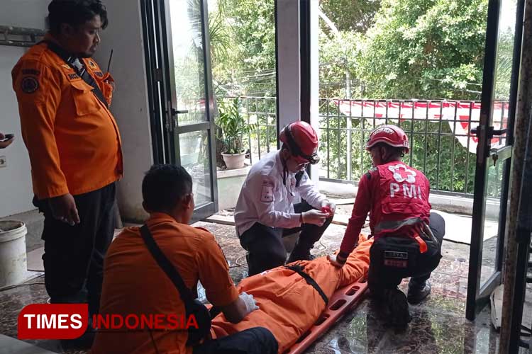 Baru Dua Jam Bekerja, Kuli Bangunan di Surabaya Meninggal