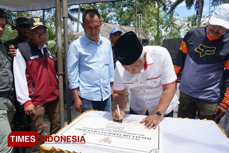 Sambang Desa ke Wilayah Ampelgading, Bupati Malang Resmikan Papan Wisata Coban Sewu