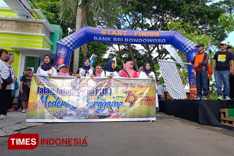 Pelepasan Peserta JJS dalam rangka HAB yang dilaksanakan Kemenag Bondowoso dan melibatkan tokoh lintas agama (FOTO: Moh Bahri/TIMES Indonesia)