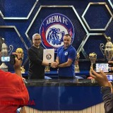 Arema FC Resmi Kenalkan Pelatih Anyar Ze Gomes