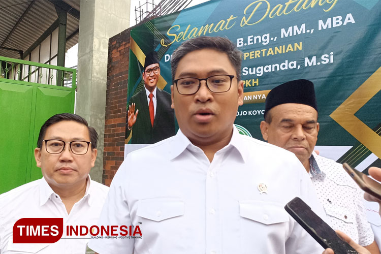 Siaga Satu, Wamentan RI Ajak Peternak di Banyuwangi Lawan Wabah PMK