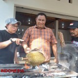 Sensasi Menikmati Durian Bakar Rendah Kolesterol di Waroeng Kae Gresik