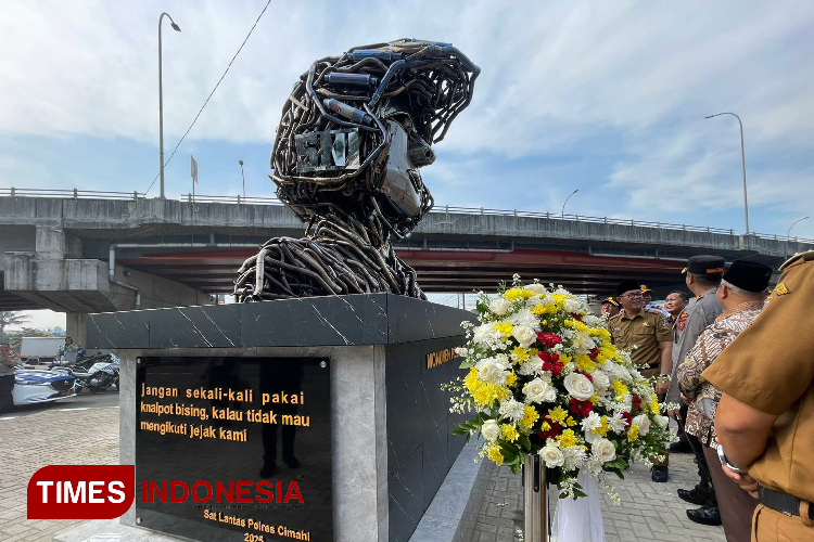 Polres Cimahi Sulap Ratusan Knalpot Brong Jadi Monumen Unik