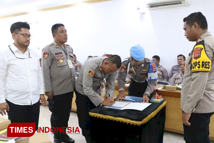 Polres Sumba Timur Sosialisasi DIPA dan penyerahan anggaran yang dilakukan dengan penandatanganan Pakta Intergritas.(FOTO: Habibudin/TIMES Indonesia)