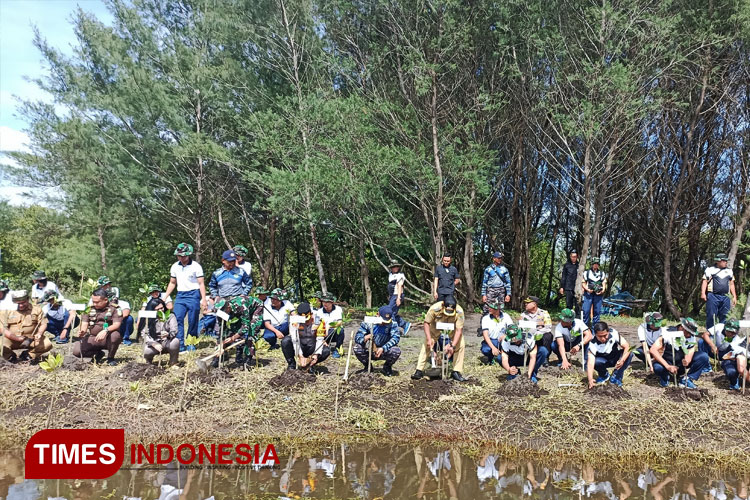 Prosesi-penanaman-pohon-mangrove.jpg