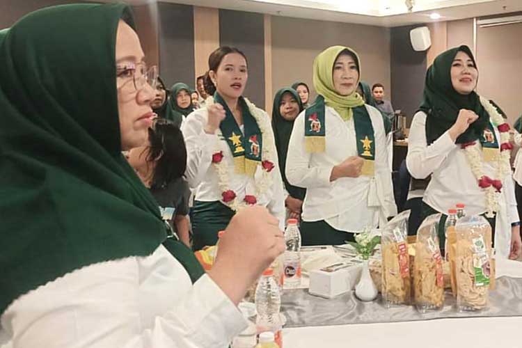 Dian Novita Susanto Apresiasi Dedikasi Lia Istifhama Pimpin Perempuan Tani HKTI Jatim