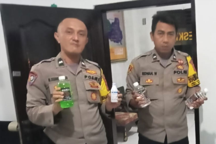 Ciptakan Situasi Aman, Polisi Amankan Puluhan Botol Arak Bali di Cisayong Tasikmalaya