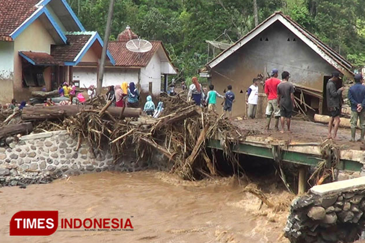 Bencana Hidrometeorologi Dominasi 5.593 Kejadian di Indonesia Selama 2024