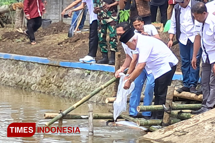 Sambang Desa, Bupati Malang Dukung Potensi Ekonomi Desa dengan Ikan Nila