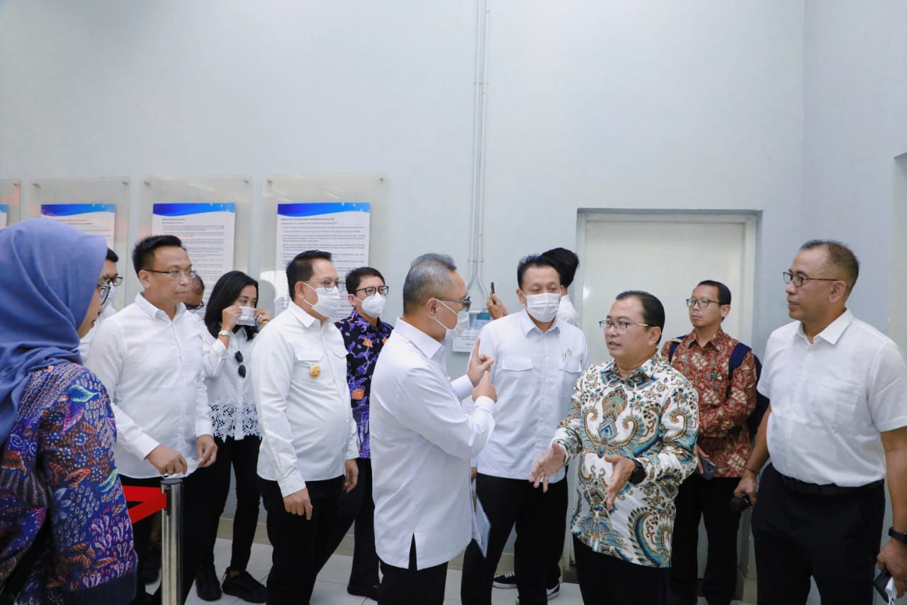 Pj Gubernur Adhy dan Menko Pangan Tinjau PSEL Benowo, Pilot Project Pengolah Sampah Berteknologi Canggih