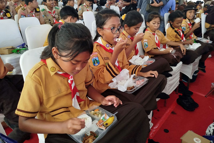 Pj Gubernur Jatim Tinjau Persiapan Pelaksanaan Program Makan Bergizi Gratis di Jember