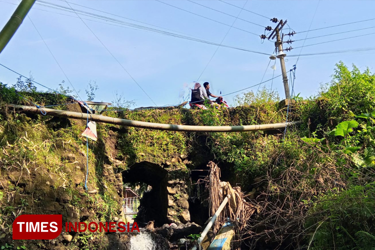 Jembatan Penghubung Tiga Desa di Songgon Banyuwangi Ambrol, Akses Warga Terancam Terputus