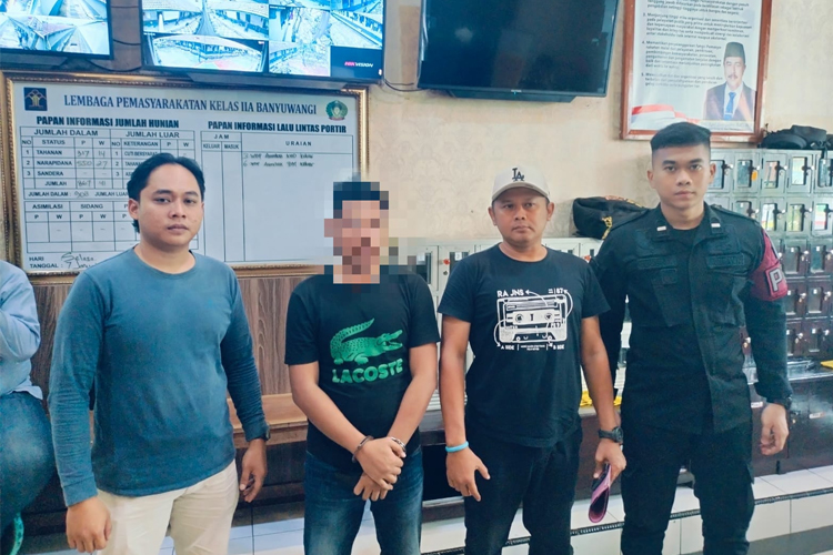 Satreskrim Polresta Banyuwangi Limpahkan Tersangka Aksi Koboi ke Kejaksaan