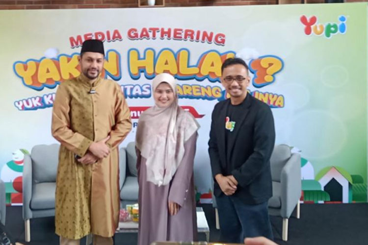 Yupi mengadakan Talk Show bertajuk 