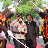 Resmi Jabat Kapolres Bantul, AKBP Novita Eka Sari Disambut Tradisi Pedang Pora