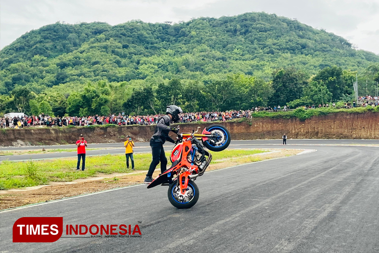 Raja StuntRider Asia Asal Indonesia, Wawan Tembong Menjajal Sirkuit Parang Magetan