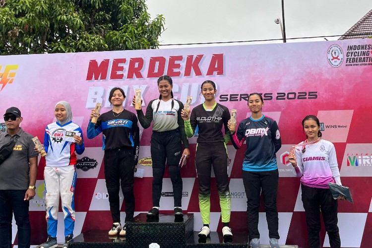 Wakili Atlet Cilik Jatim, Balqis Humairah Aji Khairunnisa Juara Tiga Merdeka BMX Cup 2025