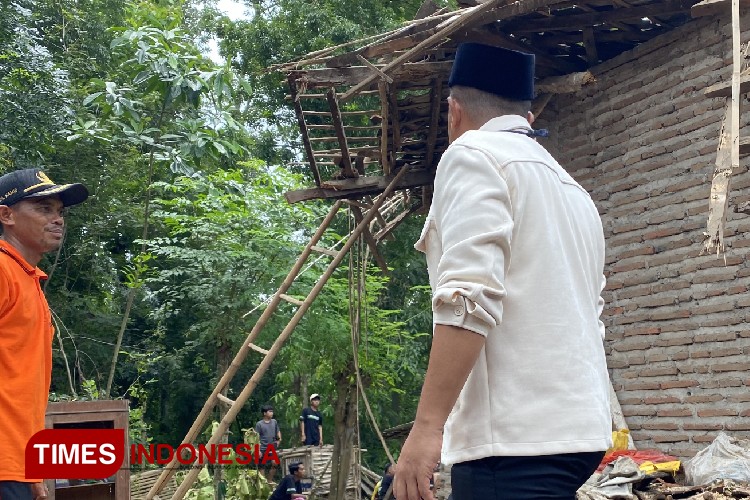 Gus Haris Kunjungi Rumah Korban Bencana Alam di Paiton, Berencana Percepat Program Mitigasi