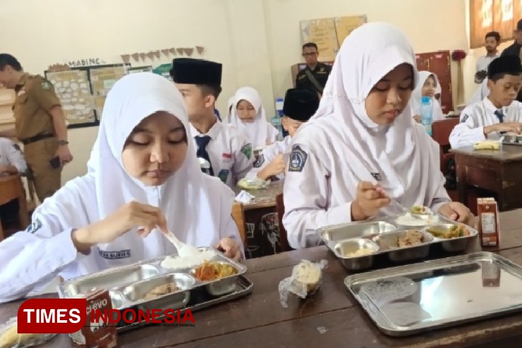 12 Sekolah di Bondowoso Dapat Makan Bergizi Gratis