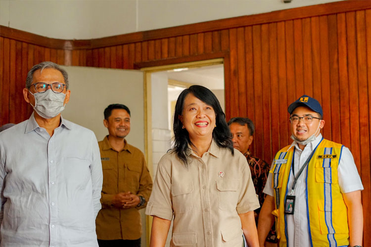 Wamen PU Dampingi Menlu Sugiono Tinjau Persiapan Revitalisasi Gedung Merdeka