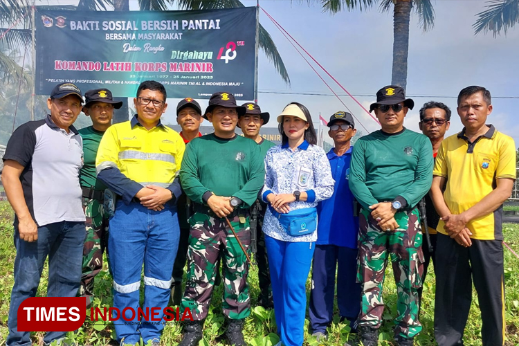 Bersama PT BSI dan Warga, Puslatpurmar 7 Lampon Komitmen Jaga Kebersihan Pantai Banyuwangi