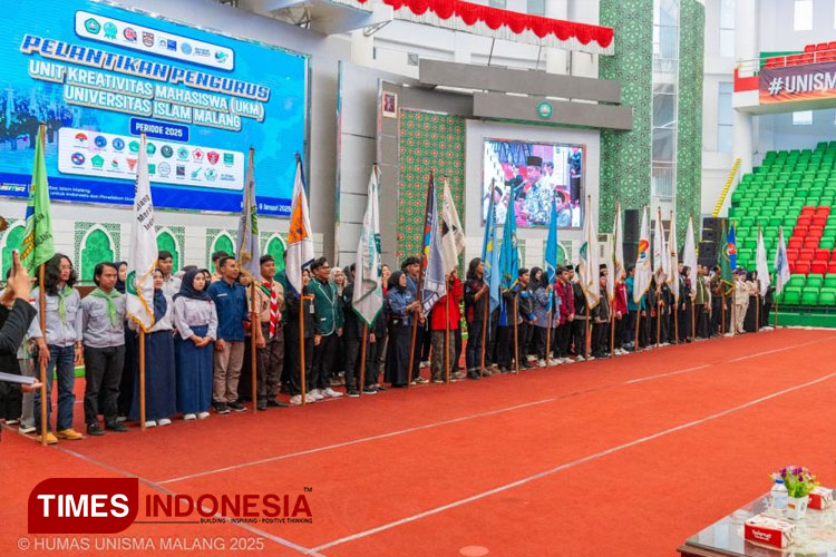 Prosesi pelantikan Pengurus UKM Unisma Malang Periode 2025. (FOTO: AJP TIMES Indonesia)