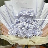 Unik! Alumni UB Ini Buat Buket Bunga dari Kertas Revisi Skripsi